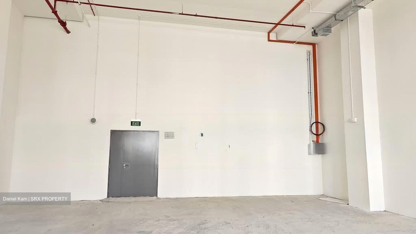 Space 18 (D12), Factory #562090111